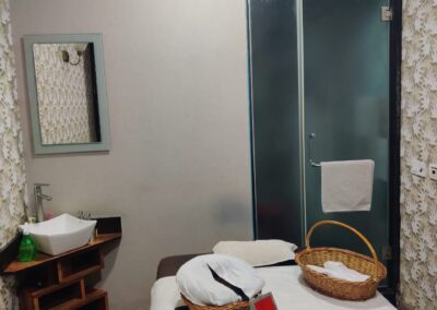 Boy Scrub Spa Room Of White N Bright Spa And Salon In Thane - White N Bright Spa in Thane