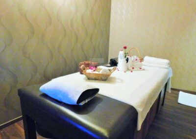 Luxurious Spa Room Of White N Bright Spa And Salon In Thane - White N Bright Spa in Thane