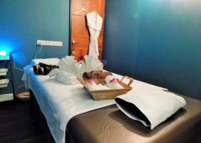 Relaxing Ambient Spa Room Of White N Bright Spa And Salon In Thane - White N Bright Spa in Thane