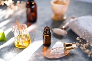 Massage oils and stones laid out for a stress-relief treatment at a Thane spa