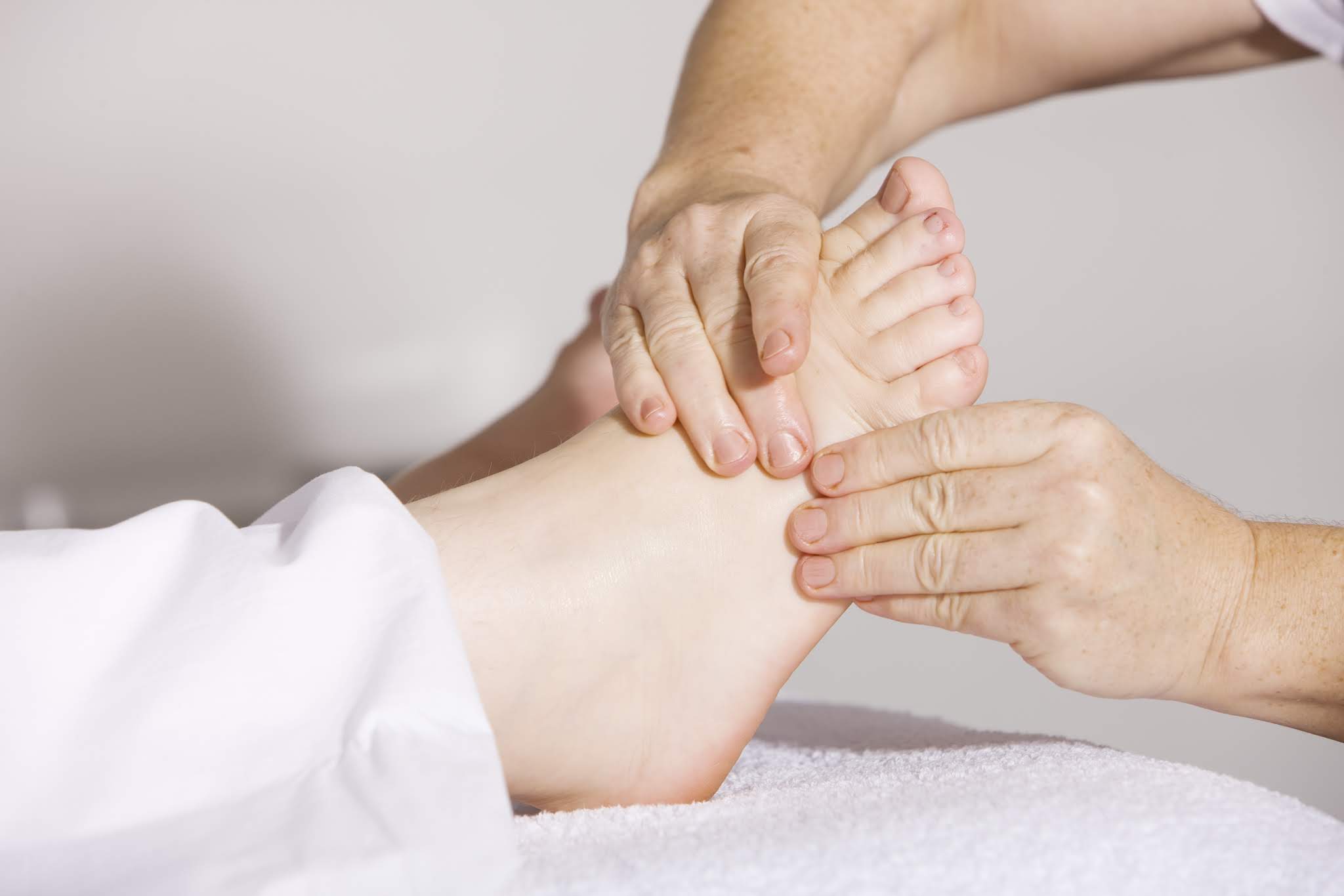 foot-reflexology-thane-white-n-bright Foot reflexology at White N Bright Spa Thane West