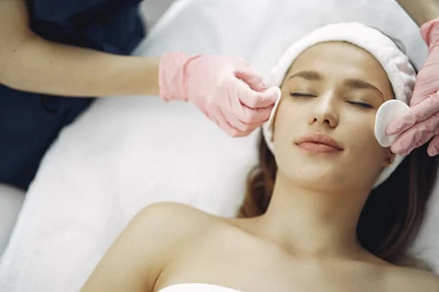 Glowing Skin with Facial at Beauty Salon in Thane Facial treatment at Beauty Salon in Thane