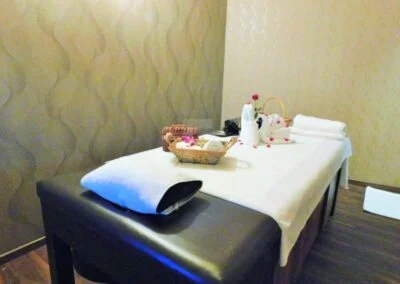 Luxurious Spa Room Of White N Bright Spa And Salon In Thane - White N Bright Spa in Thane