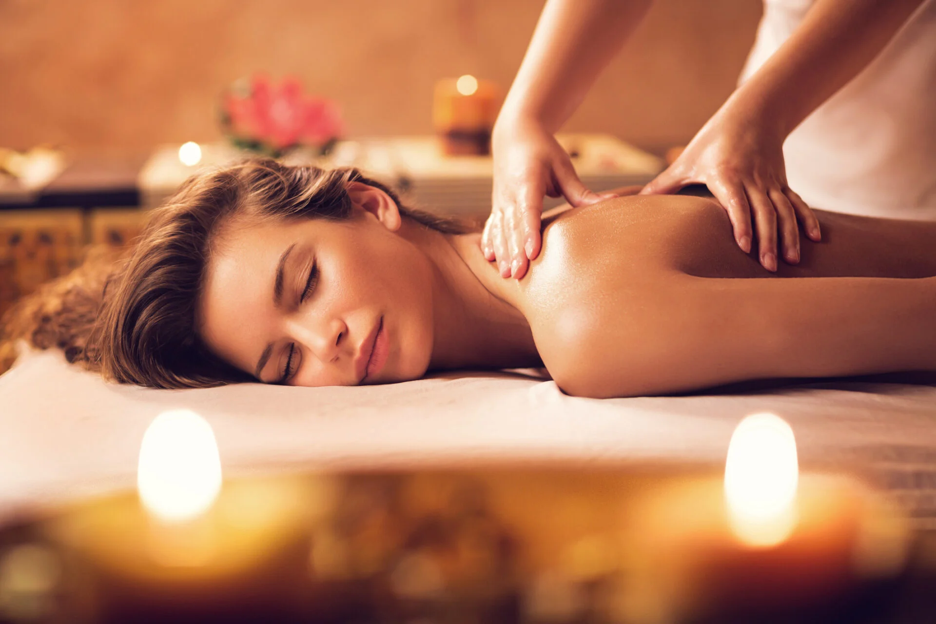 Comforting Back Massage in Thane – White N Bright Spa & Salon Comforting back massage at White N Bright Spa Thane West