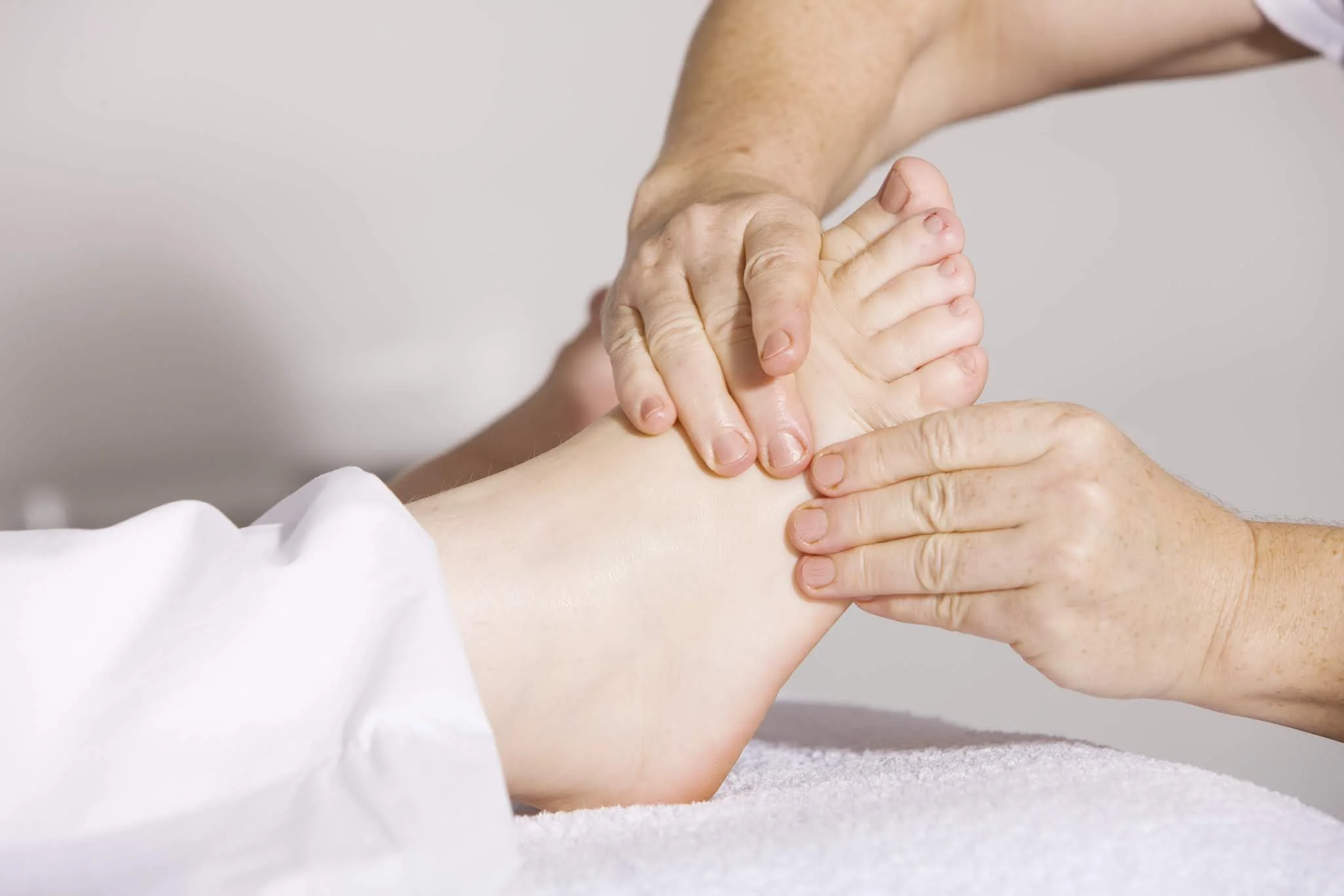foot-reflexology-thane-white-n-bright Foot reflexology at White N Bright Spa Thane West