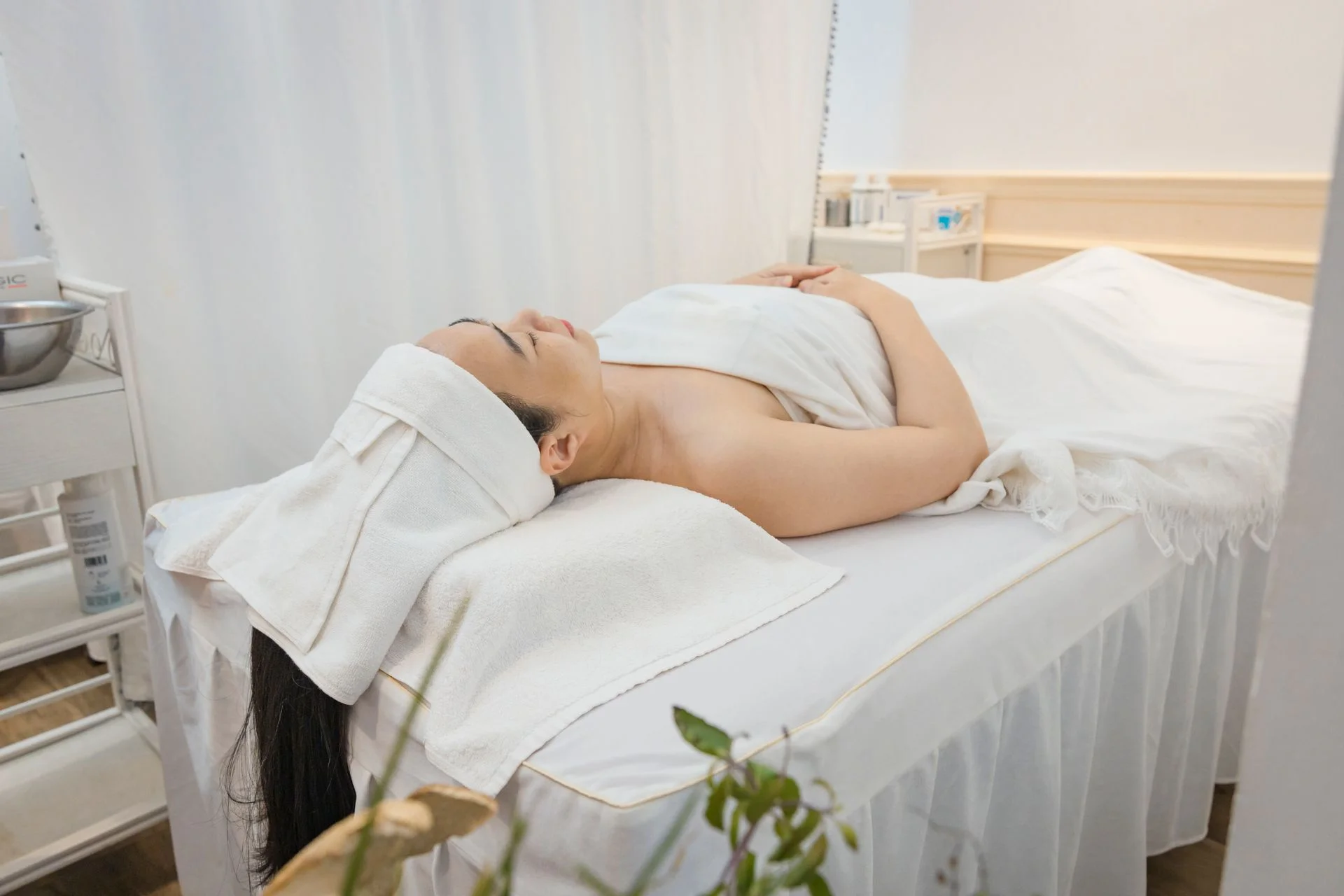intimate-waxing-thane-white-n-bright Private waxing treatment room at White N Bright Spa Thane West